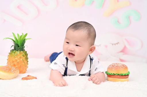 克孜勒苏柯尔克孜宝宝眼角红血丝 克孜勒苏柯尔克孜宝宝眼角红血丝